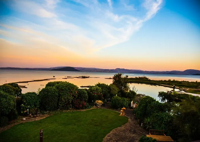 Arnold Lakeside Holiday home