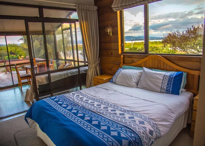 Arnold Lakeside Holiday home *