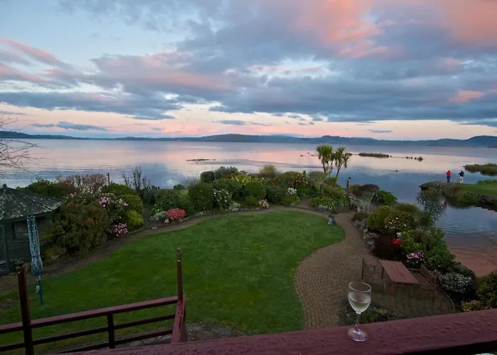 Arnold Lakeside Holiday home